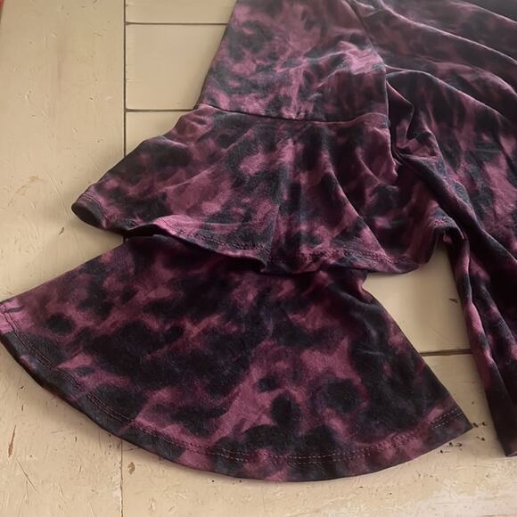 Women’s Shirt Large Purple Leopard Abstract Tier Flutter Sleeve Stretch Lightwt - Picture 5 of 5